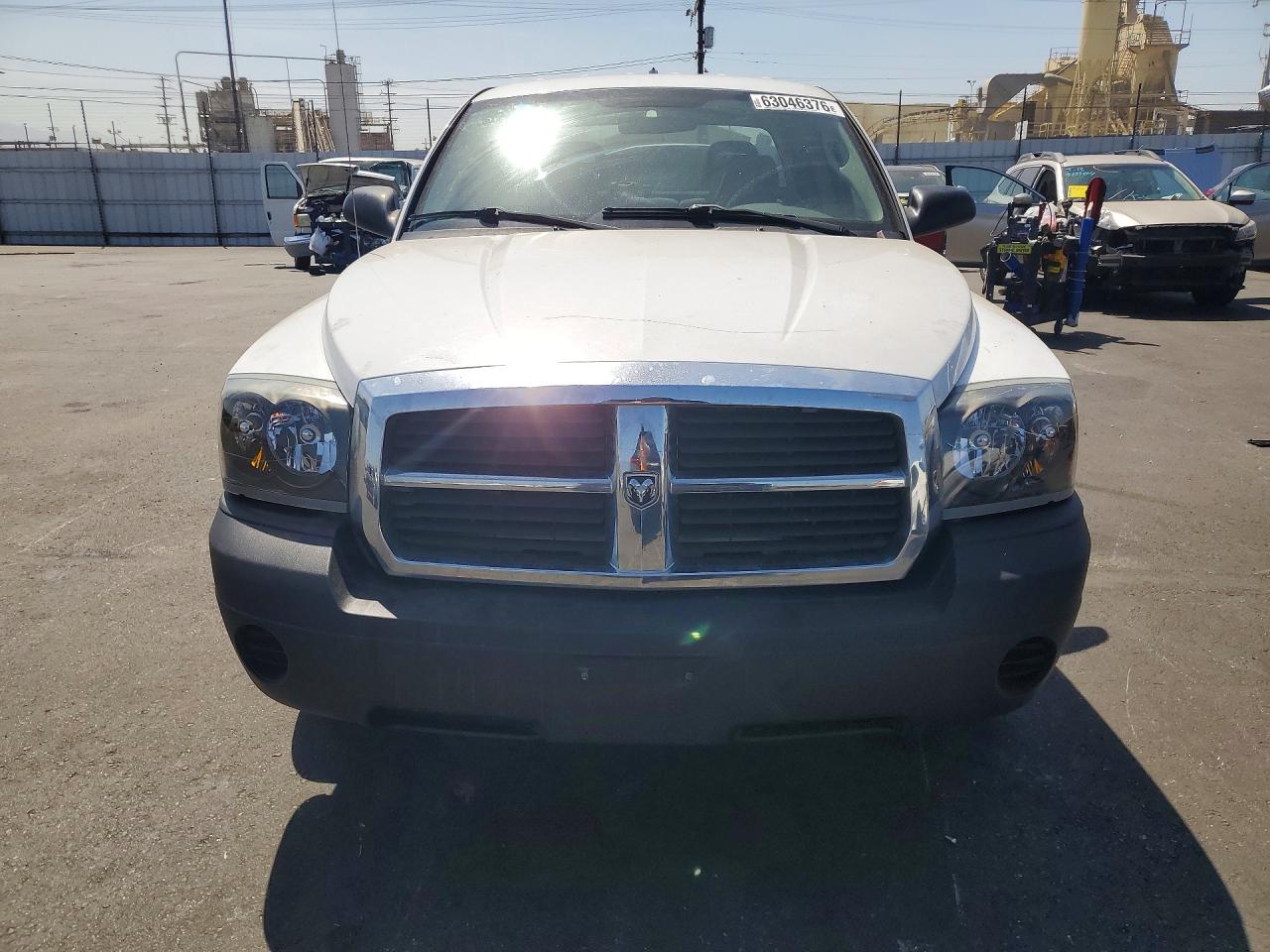 2005 Dodge Dakota Quad White vin: 1D7HE28K85S151319