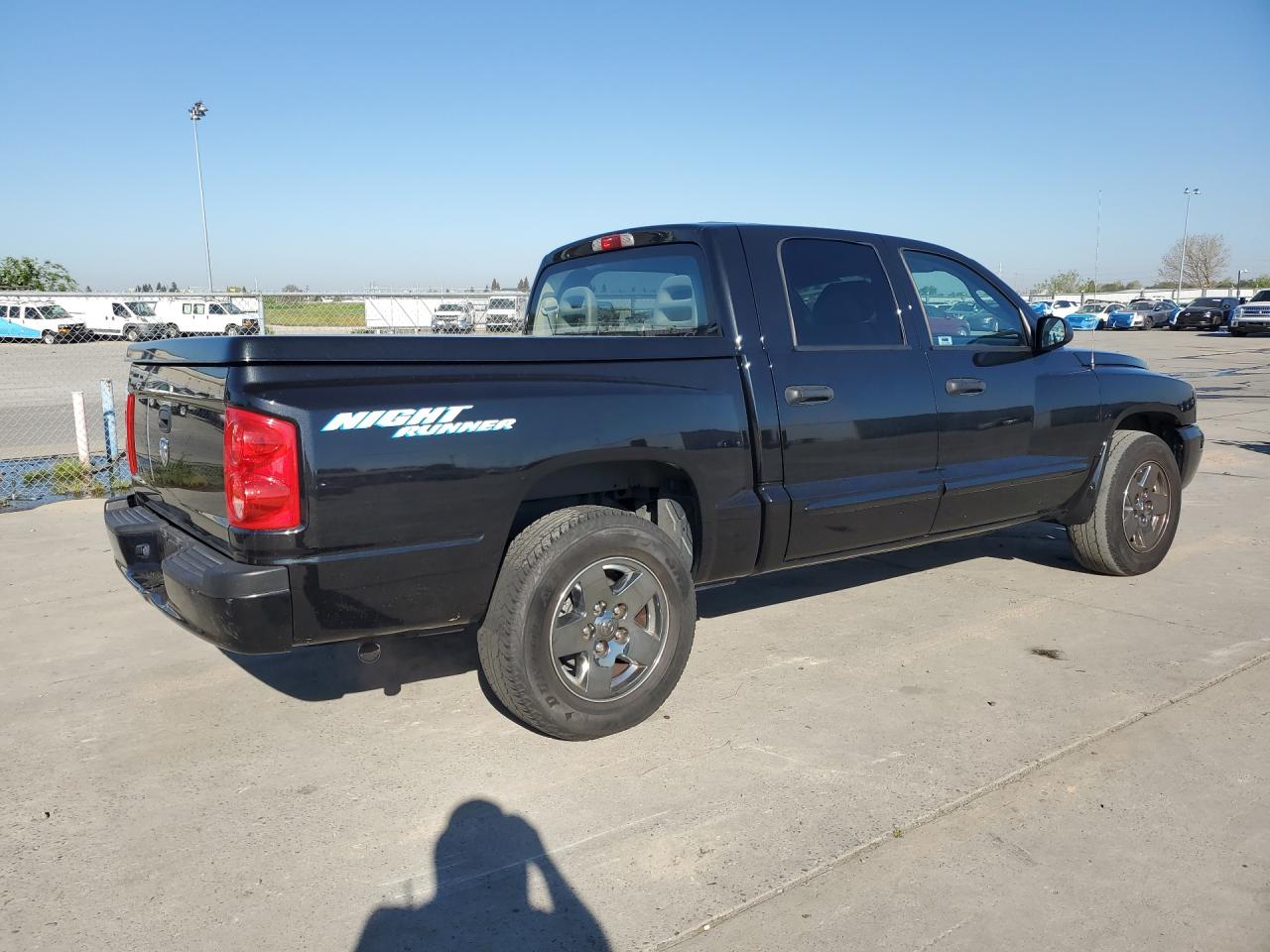 2006 Dodge Dakota Quad Slt Black vin: 1D7HE48K26S687356 Damage: Right Bed Side, Heavy Scratch, 1 To 2 Inches