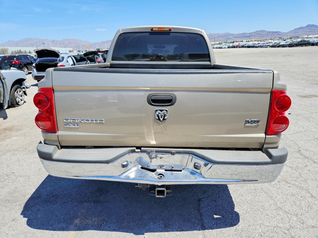 2005 Dodge Dakota Quad Slt Gold vin: 1D7HE48N65S160865