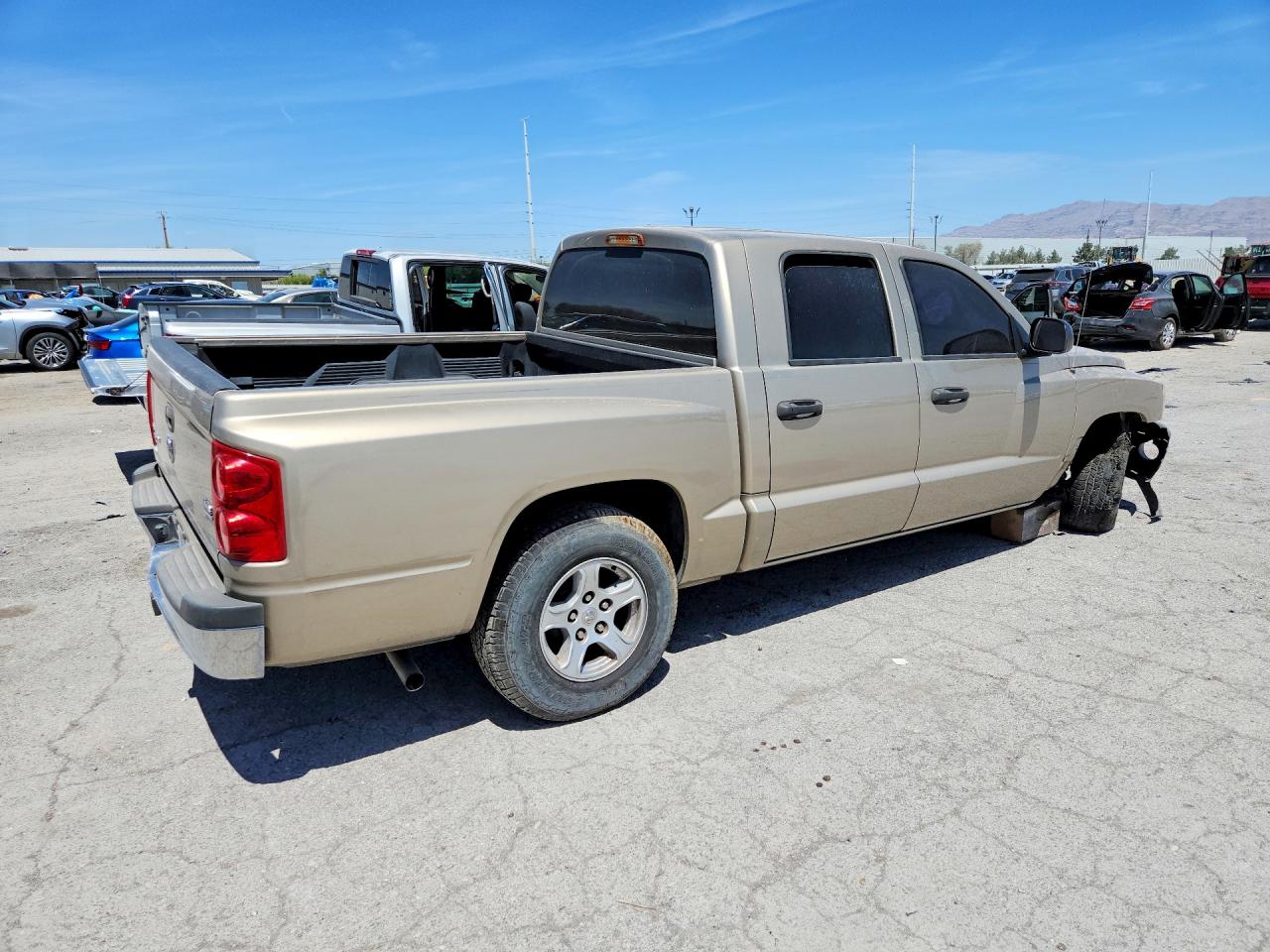 2005 Dodge Dakota Quad Slt Gold vin: 1D7HE48N65S160865
