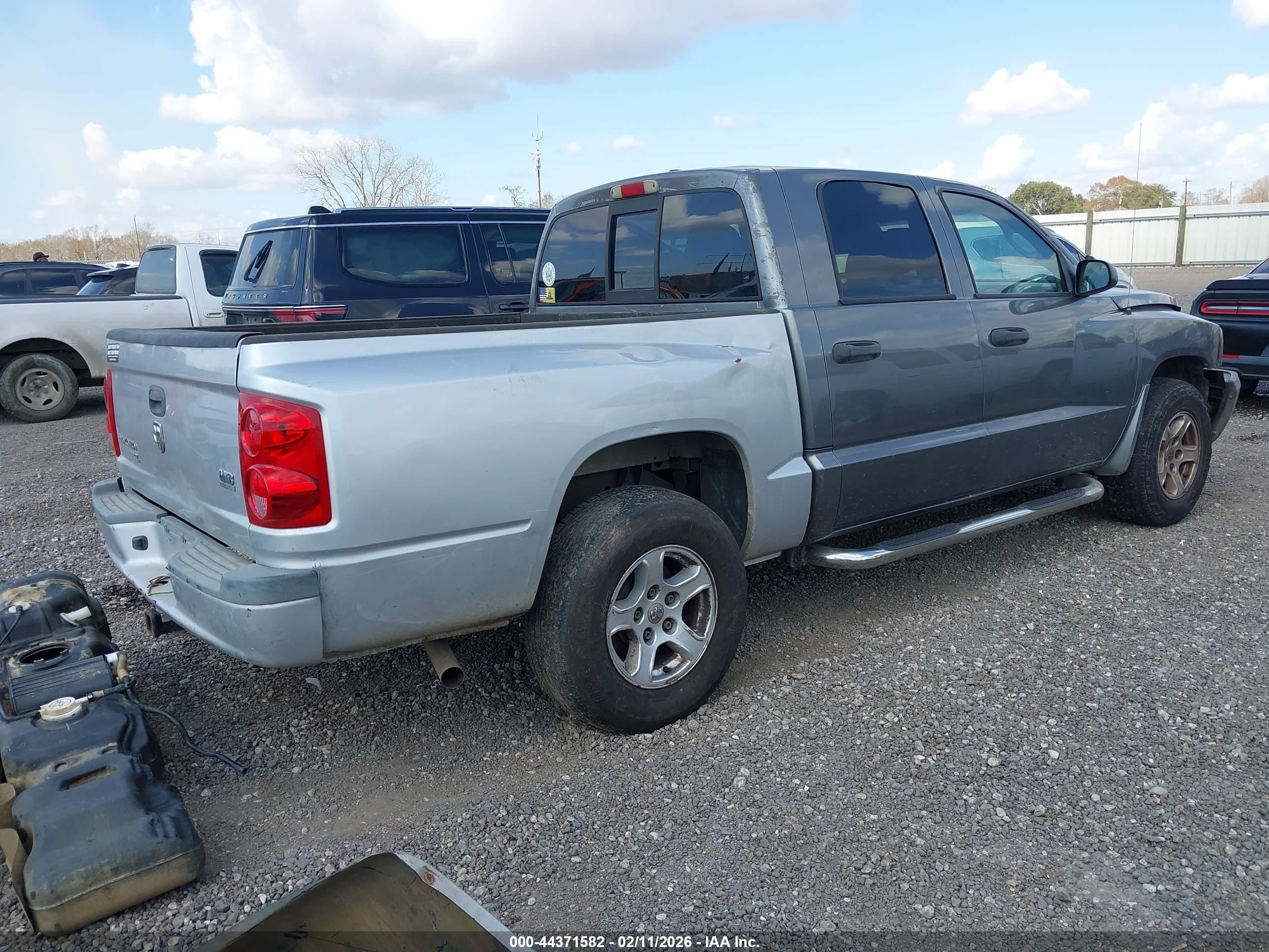 2007 Dodge Dakota Slt Серебряный vin: 1D7HE48P67S151183