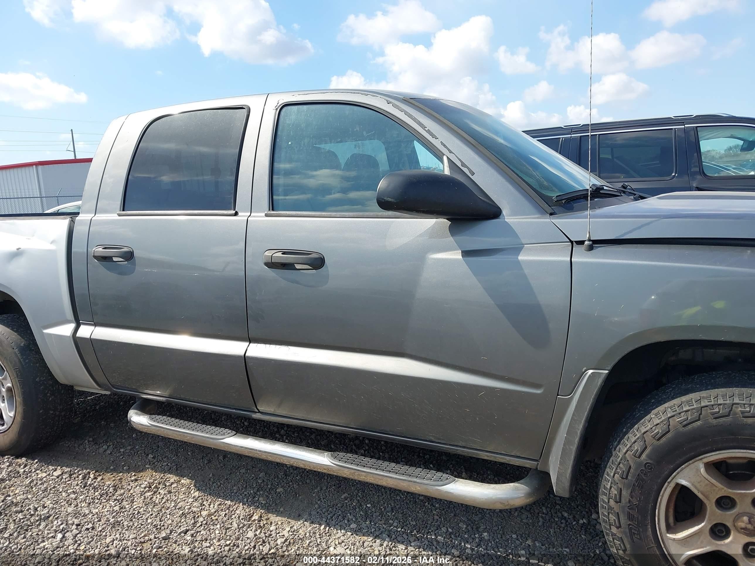 2007 Dodge Dakota Slt Серебряный vin: 1D7HE48P67S151183