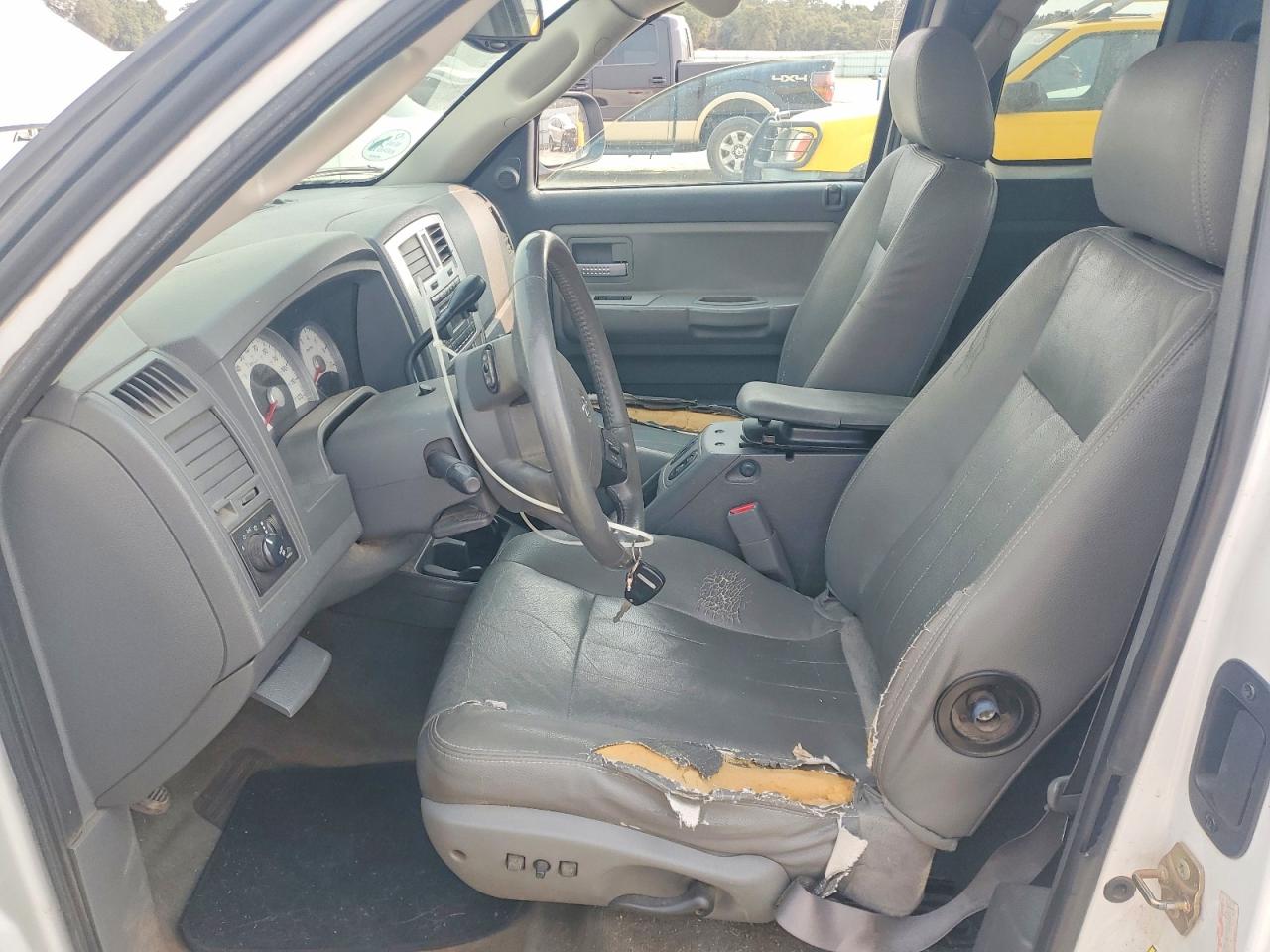 2005 Dodge Dakota Laramie Белый vin: 1D7HE52N25S256412