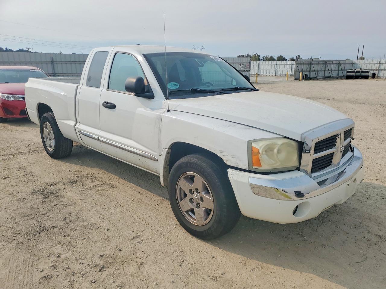 2005 Dodge Dakota Laramie Белый vin: 1D7HE52N25S256412