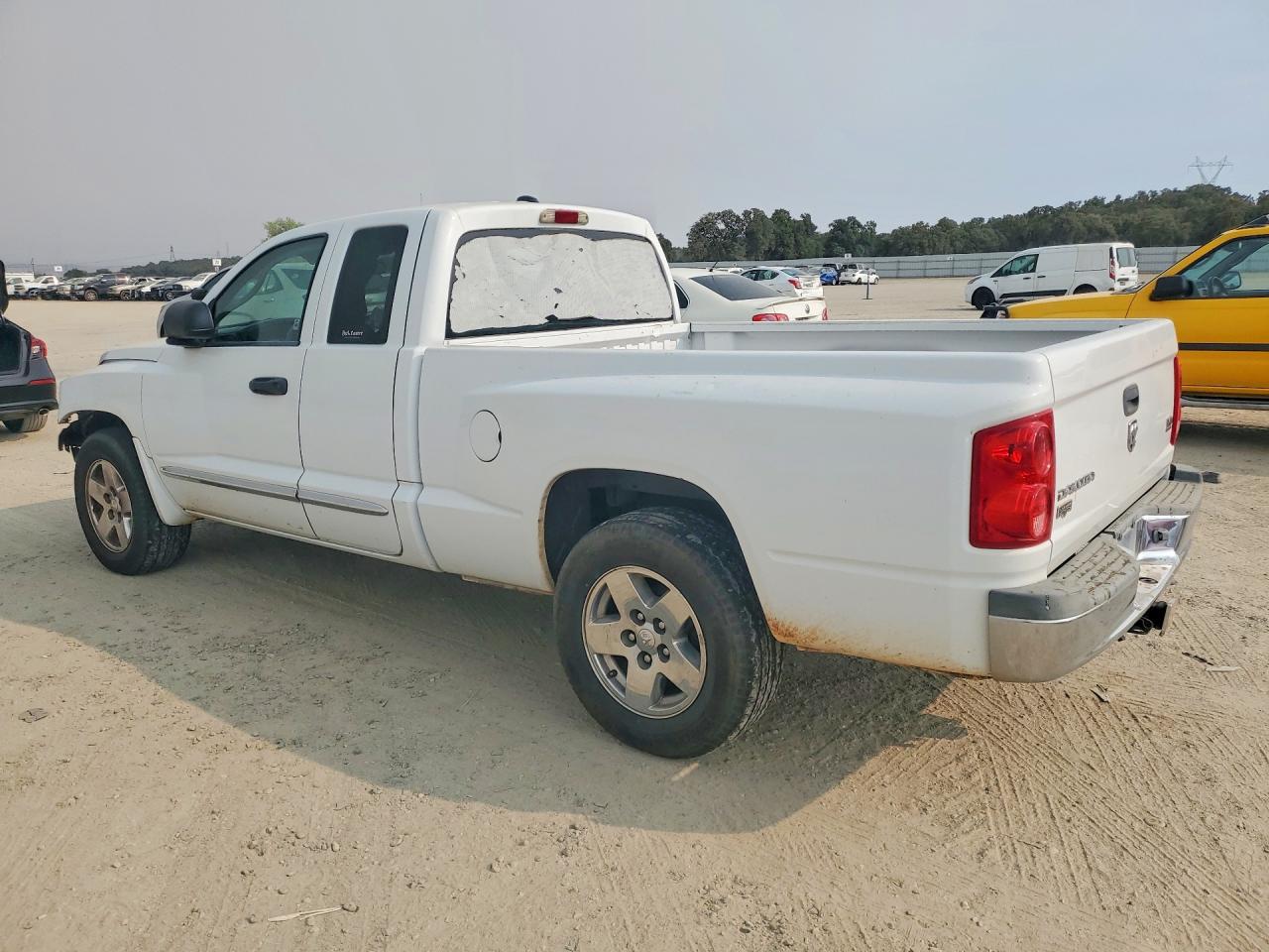 2005 Dodge Dakota Laramie Белый vin: 1D7HE52N25S256412