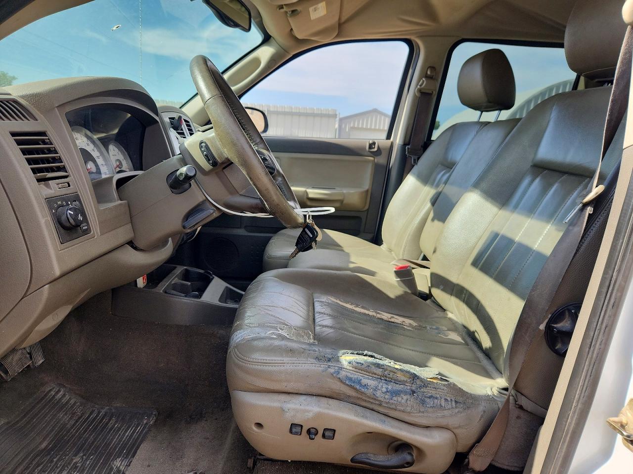 2005 Dodge Dakota Quad Laramie White vin: 1D7HE58N75S138556