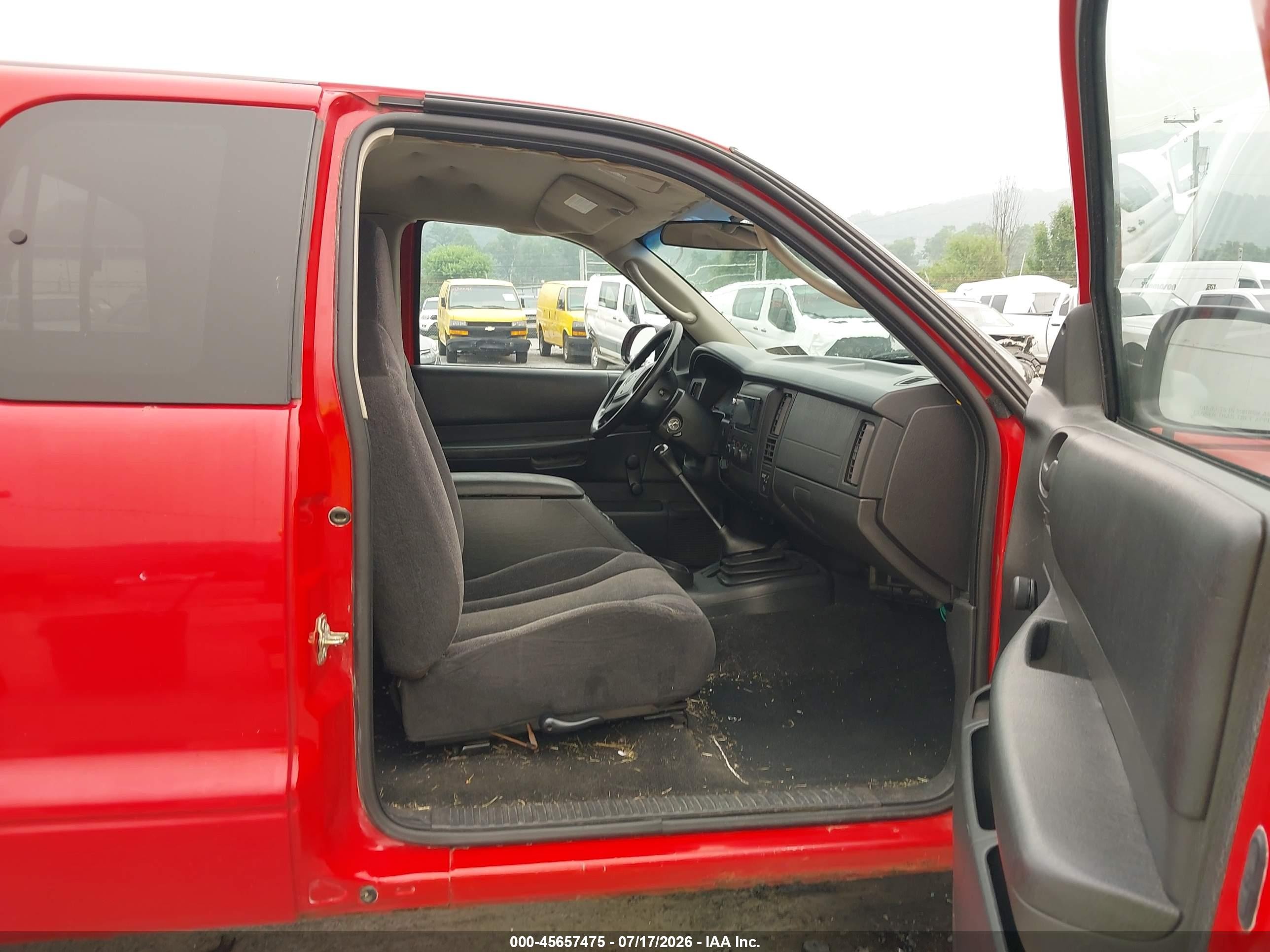 2004 Dodge Dakota   Red vin: 1D7HG12K44S704608