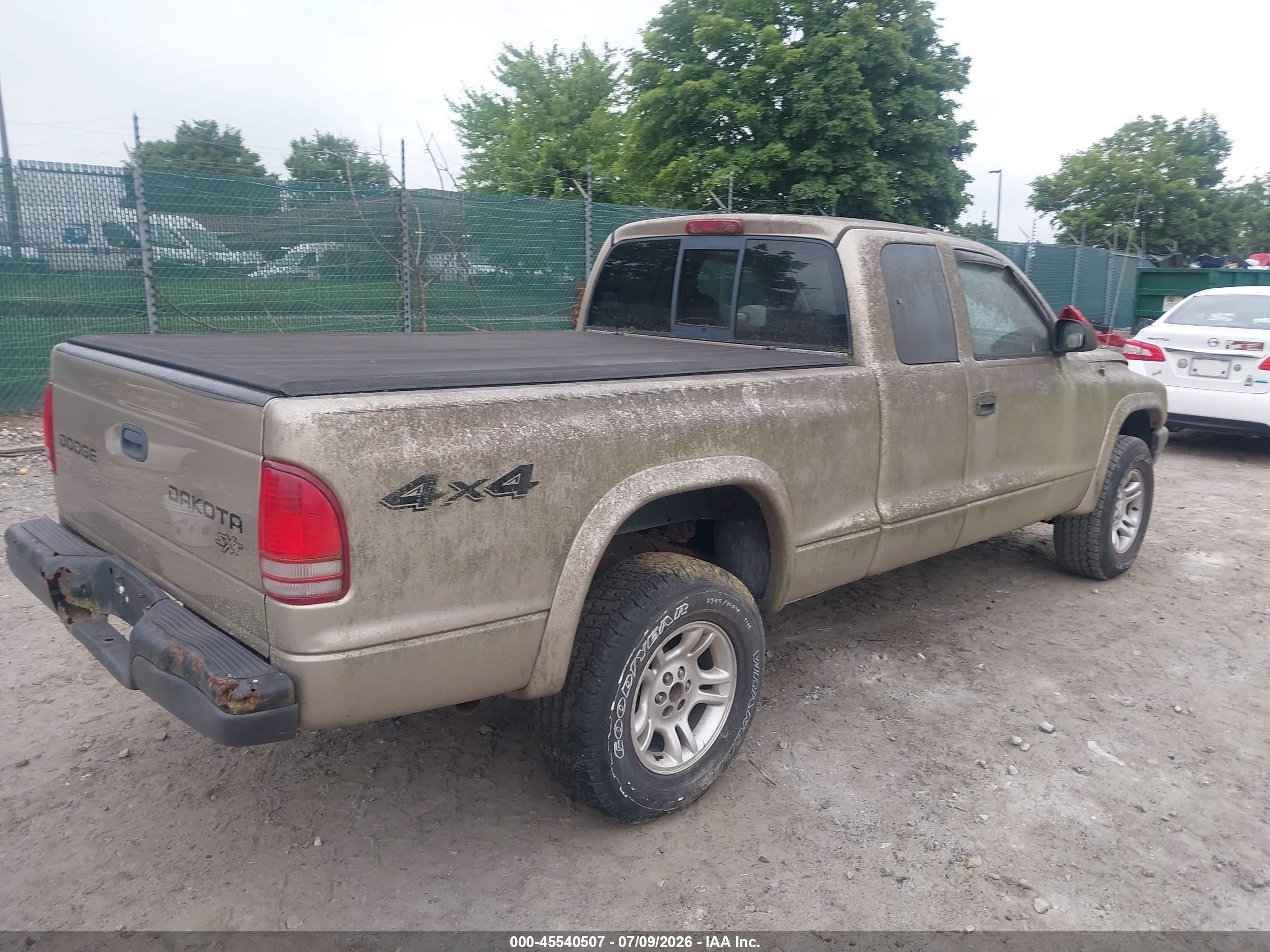 2003 Dodge Dakota   Gold vin: 1D7HG12X53S369823