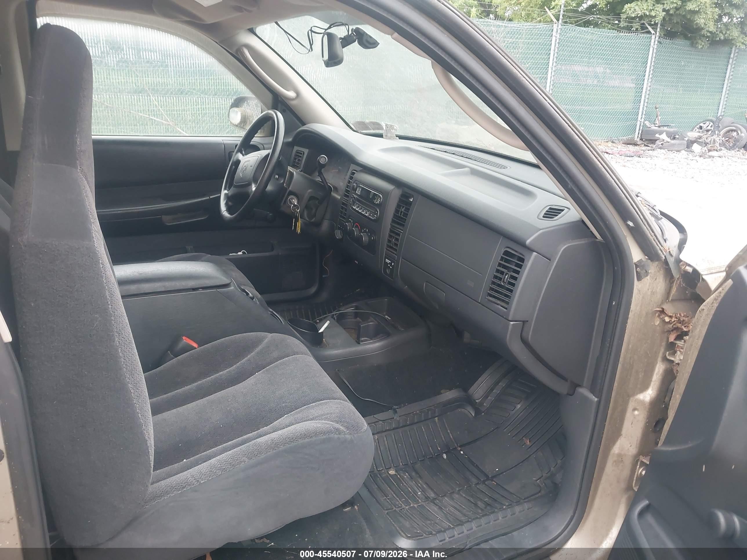 2003 Dodge Dakota   Gold vin: 1D7HG12X53S369823