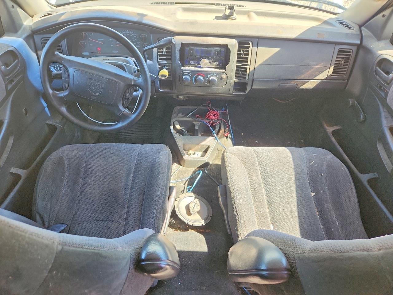 2004 Dodge Dakota Quad Sport White vin: 1D7HL38K44S777556