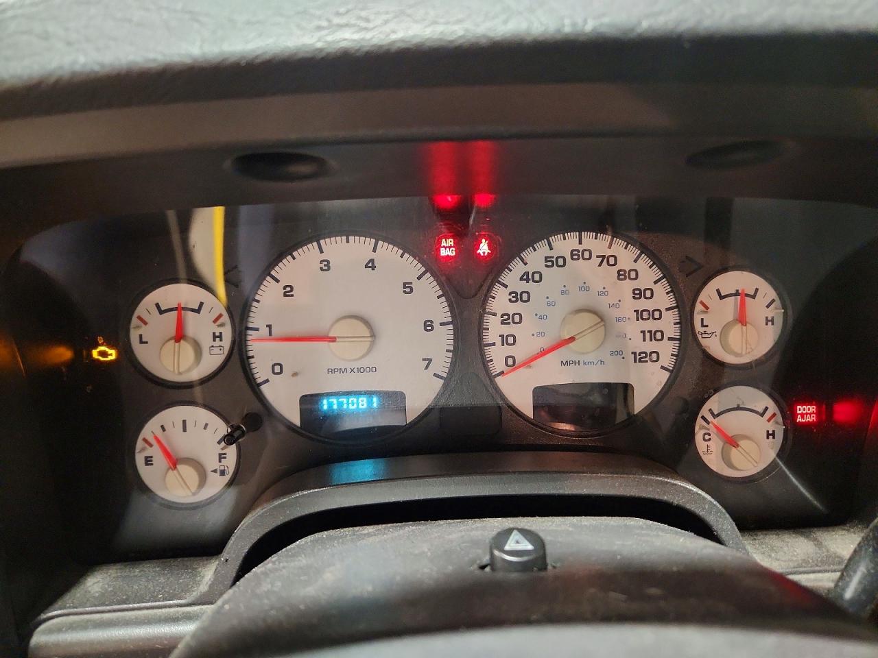 2005 Dodge Ram 1500 St Желтый vin: 1D7HU16D15J516205