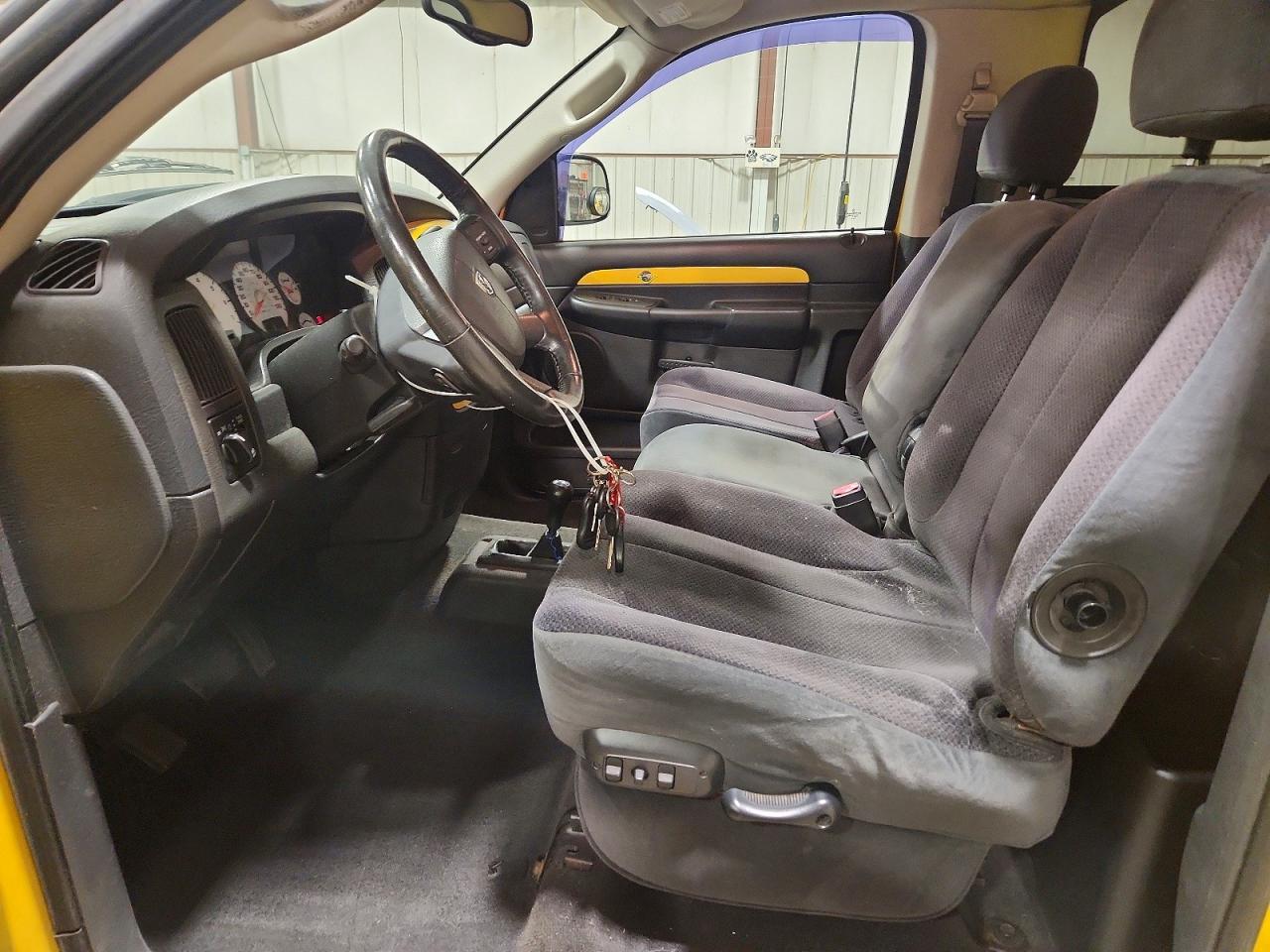 2005 Dodge Ram 1500 St Желтый vin: 1D7HU16D15J516205