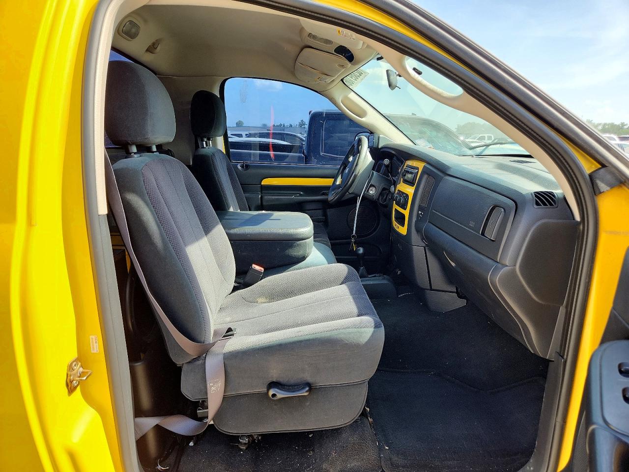 2004 Dodge Ram 1500 St Yellow vin: 1D7HU16D94J264976
