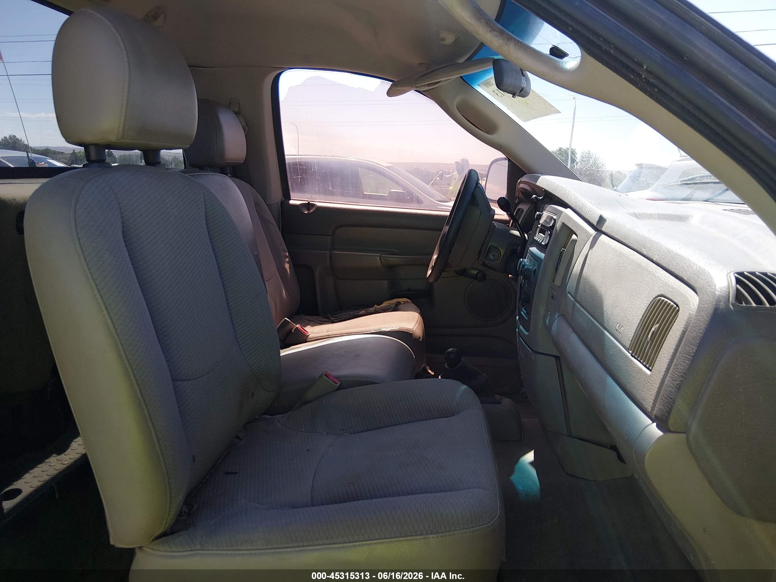 2005 Dodge Ram 1500 St Бежевый vin: 1D7HU16PX5J595027