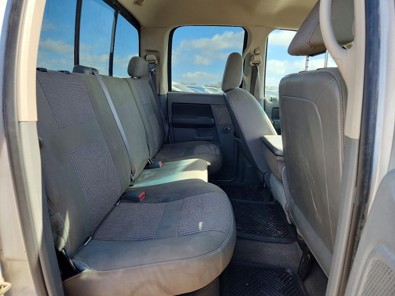 2006 Dodge Ram 1500 St Silver vin: 1D7HU18206S553690