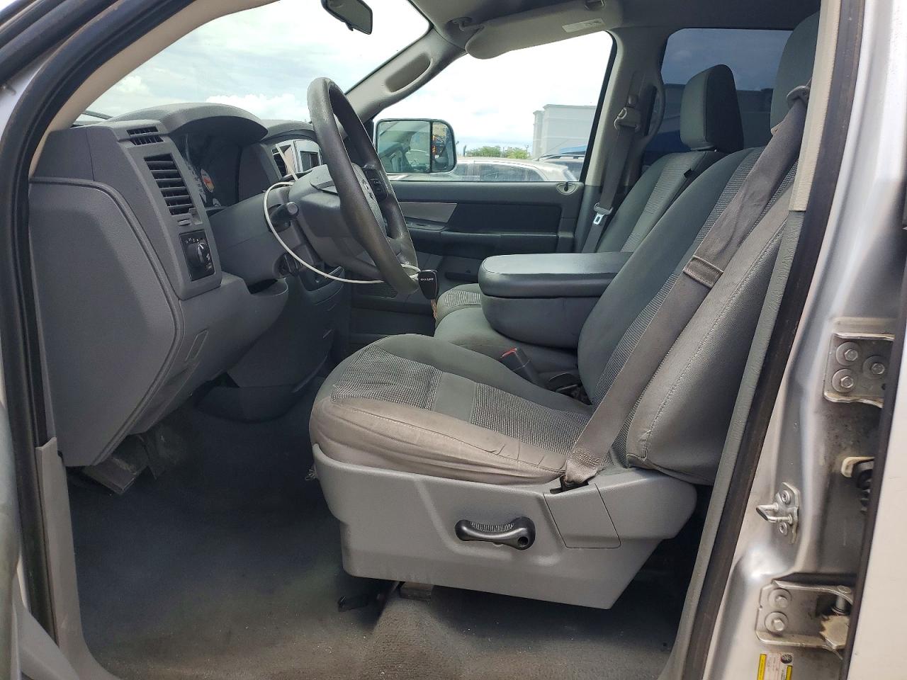 2007 Dodge Ram 1500 St Silver vin: 1D7HU18217S200182