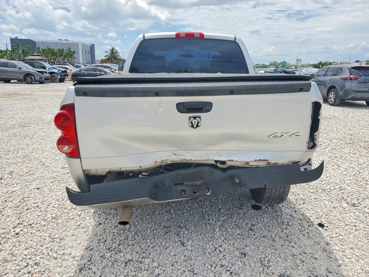 2007 Dodge Ram 1500 St Silver vin: 1D7HU18217S200182