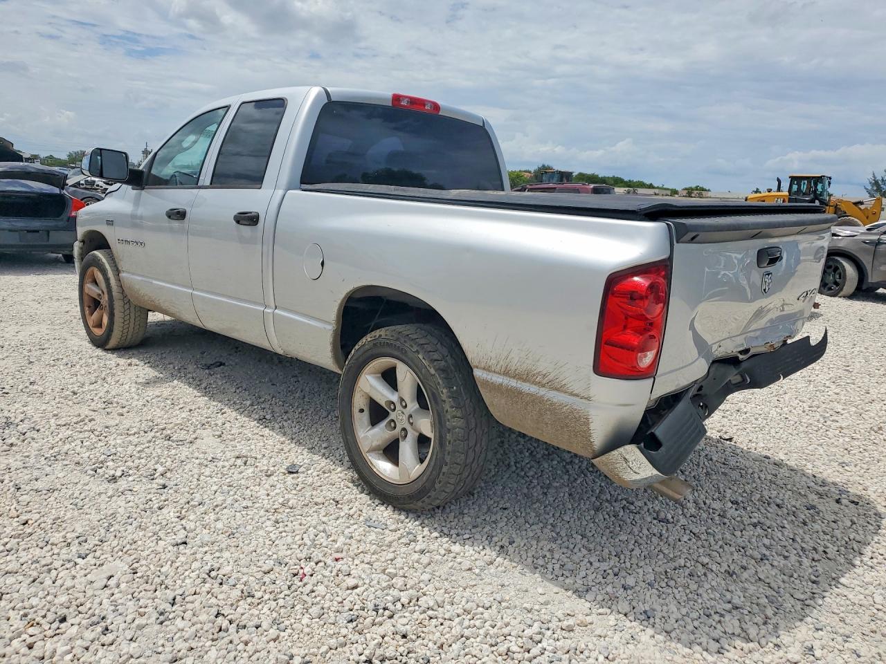 2007 Dodge Ram 1500 St Silver vin: 1D7HU18217S200182