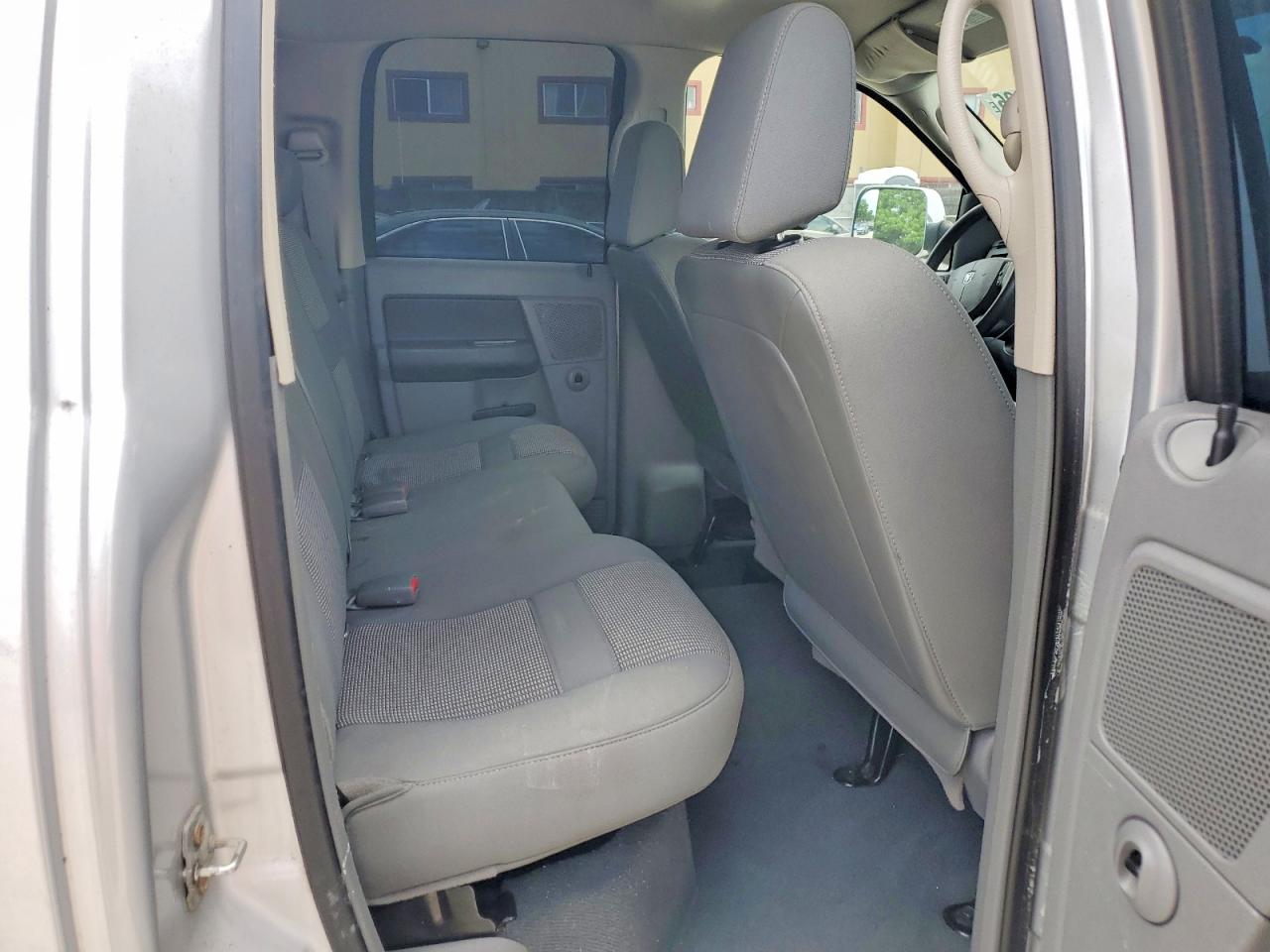 2007 Dodge Ram 1500 St Silver vin: 1D7HU18217S200182