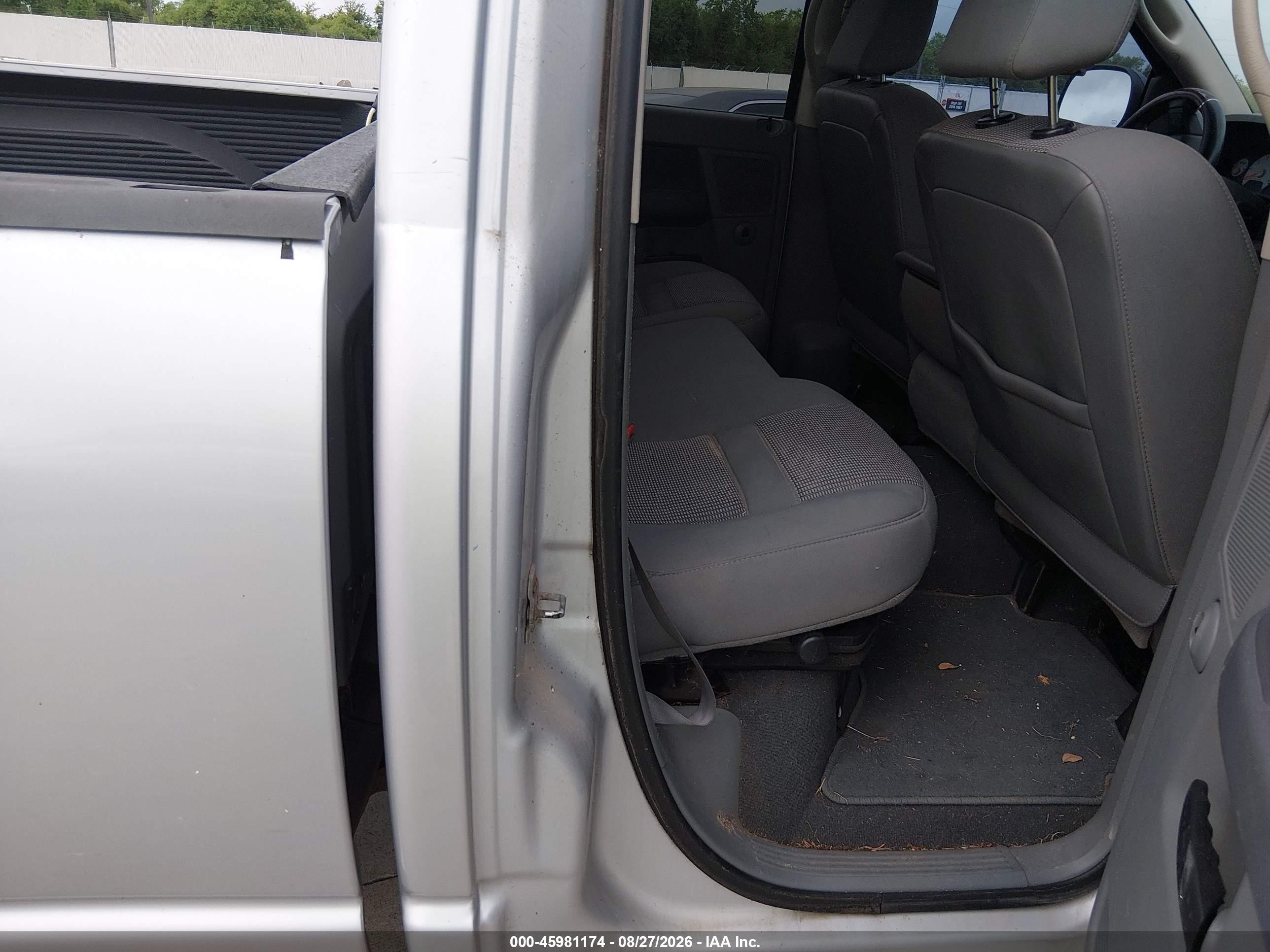2008 Dodge Ram 1500 Slt Серебряный vin: 1D7HU18218S553751