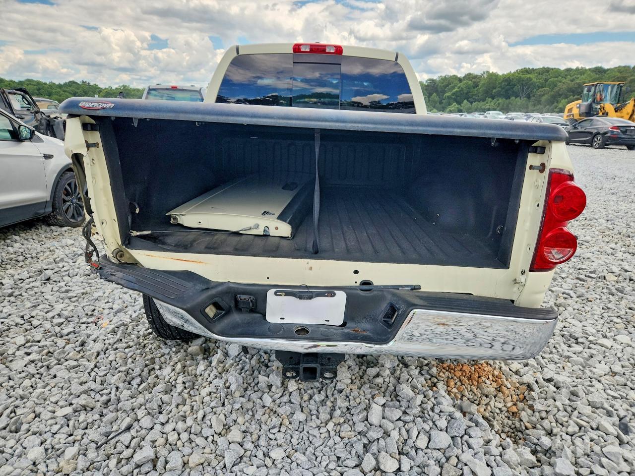 2008 Dodge Ram 1500 St Beige vin: 1D7HU18268J164450