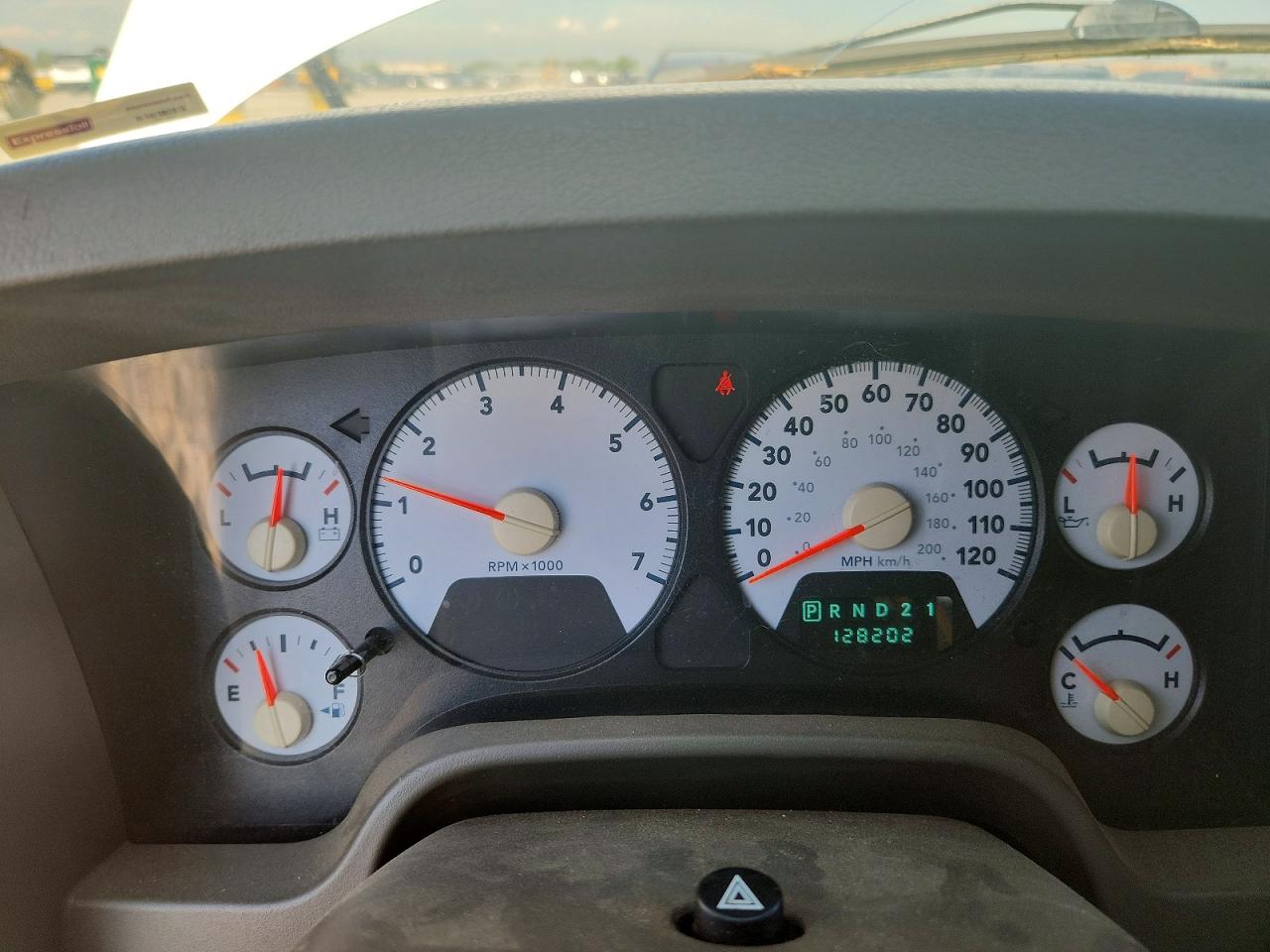 2008 Dodge Ram 1500 St Белый vin: 1D7HU18268S528148
