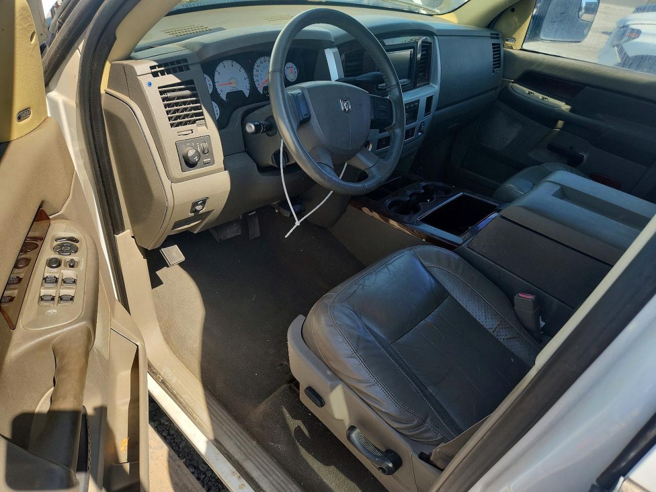 2008 Dodge Ram 1500 St Белый vin: 1D7HU18268S528148
