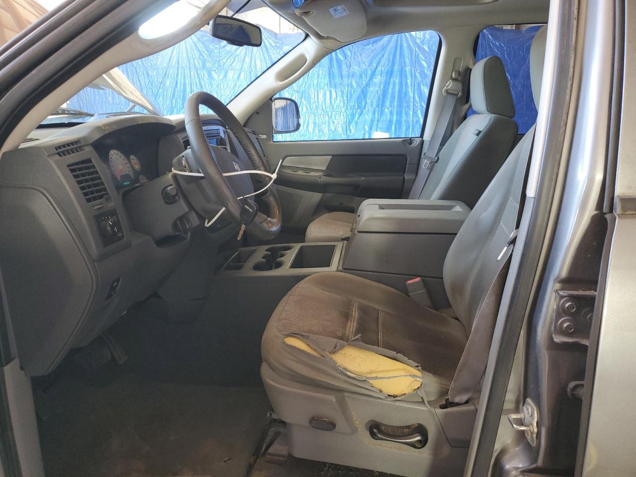 2007 Dodge Ram 1500 St Серый vin: 1D7HU18277S194582 Damage: Left Front Seat, Worn, Replacement Required