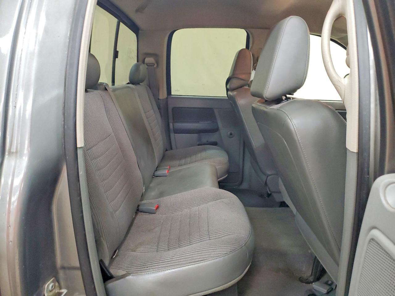 2008 Dodge Ram 1500 St Silver vin: 1D7HU182X8S581029