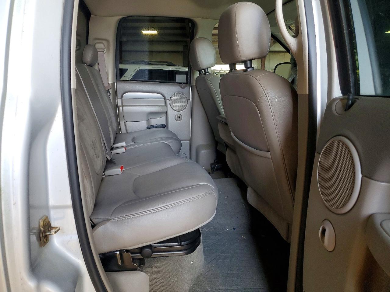 2004 Dodge Ram 1500 St Silver vin: 1D7HU18D04S684844