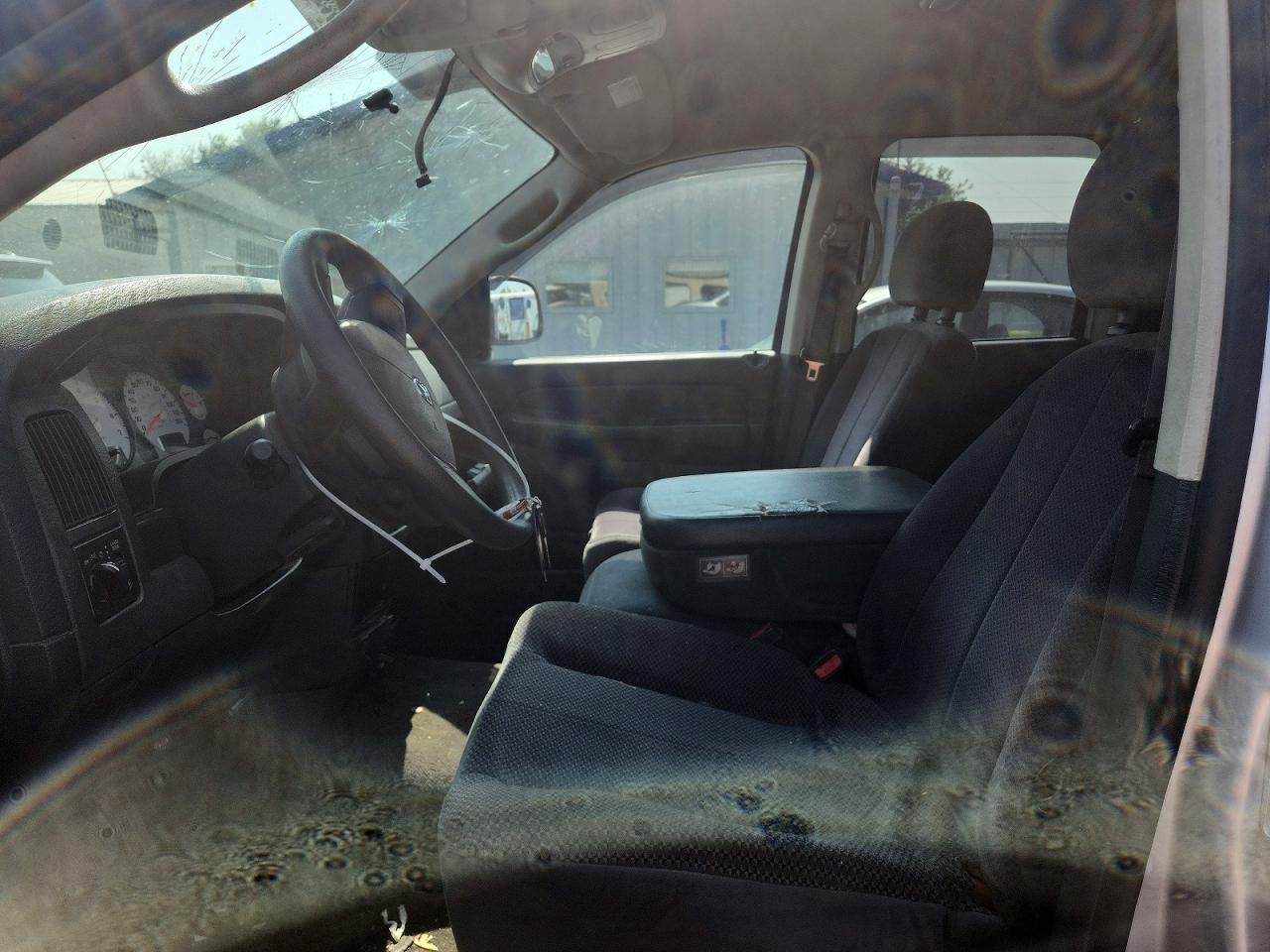 2005 Dodge Ram 1500 St Серебряный vin: 1D7HU18D15S345186