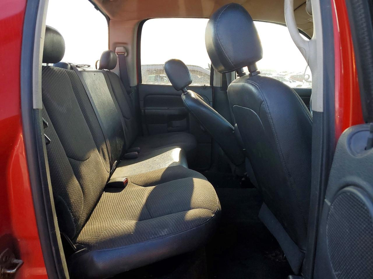 2005 Dodge Ram 1500 St Red vin: 1D7HU18D55J532159