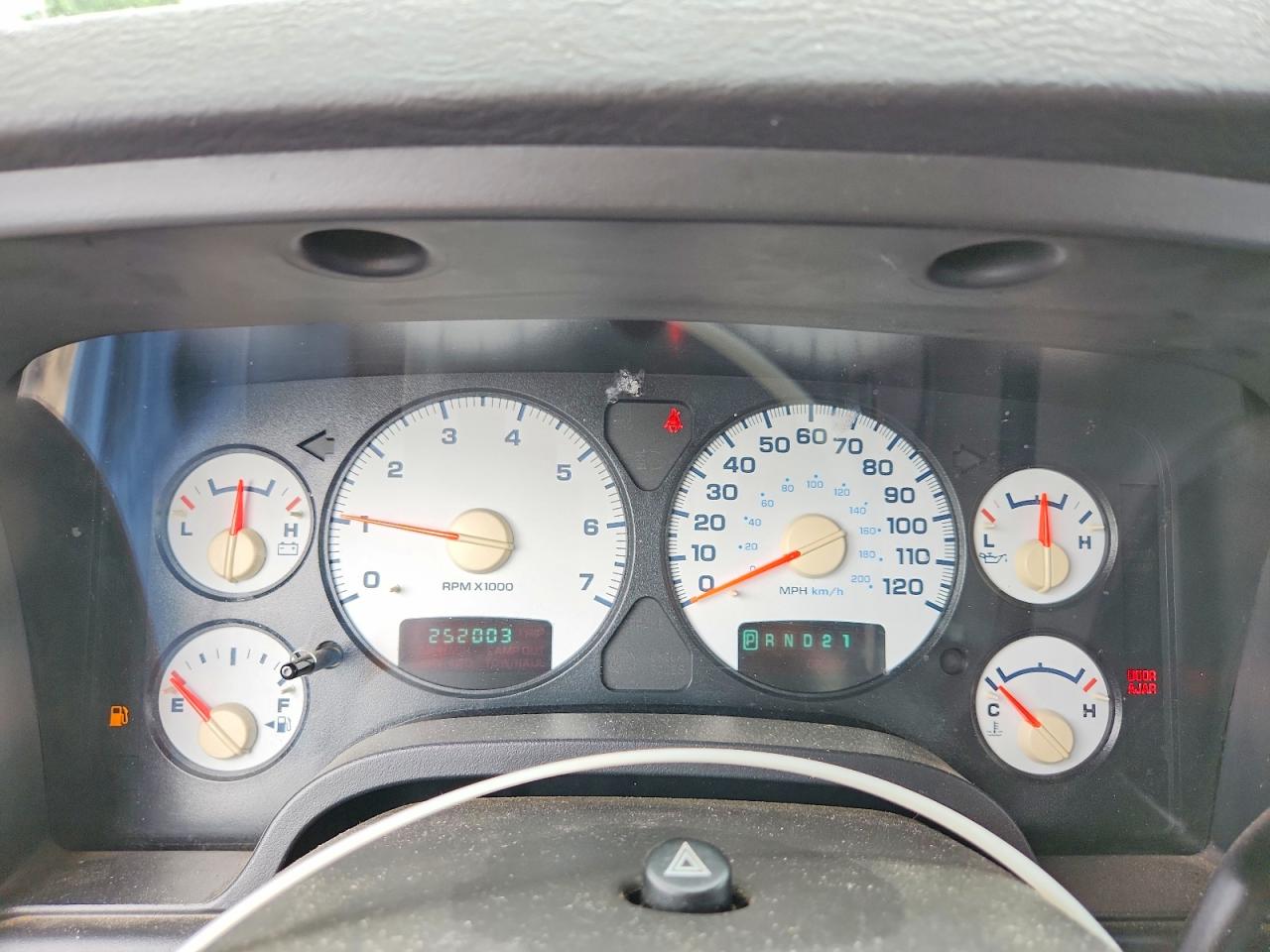 2004 Dodge Ram 1500 St Burgundy vin: 1D7HU18D64J127054