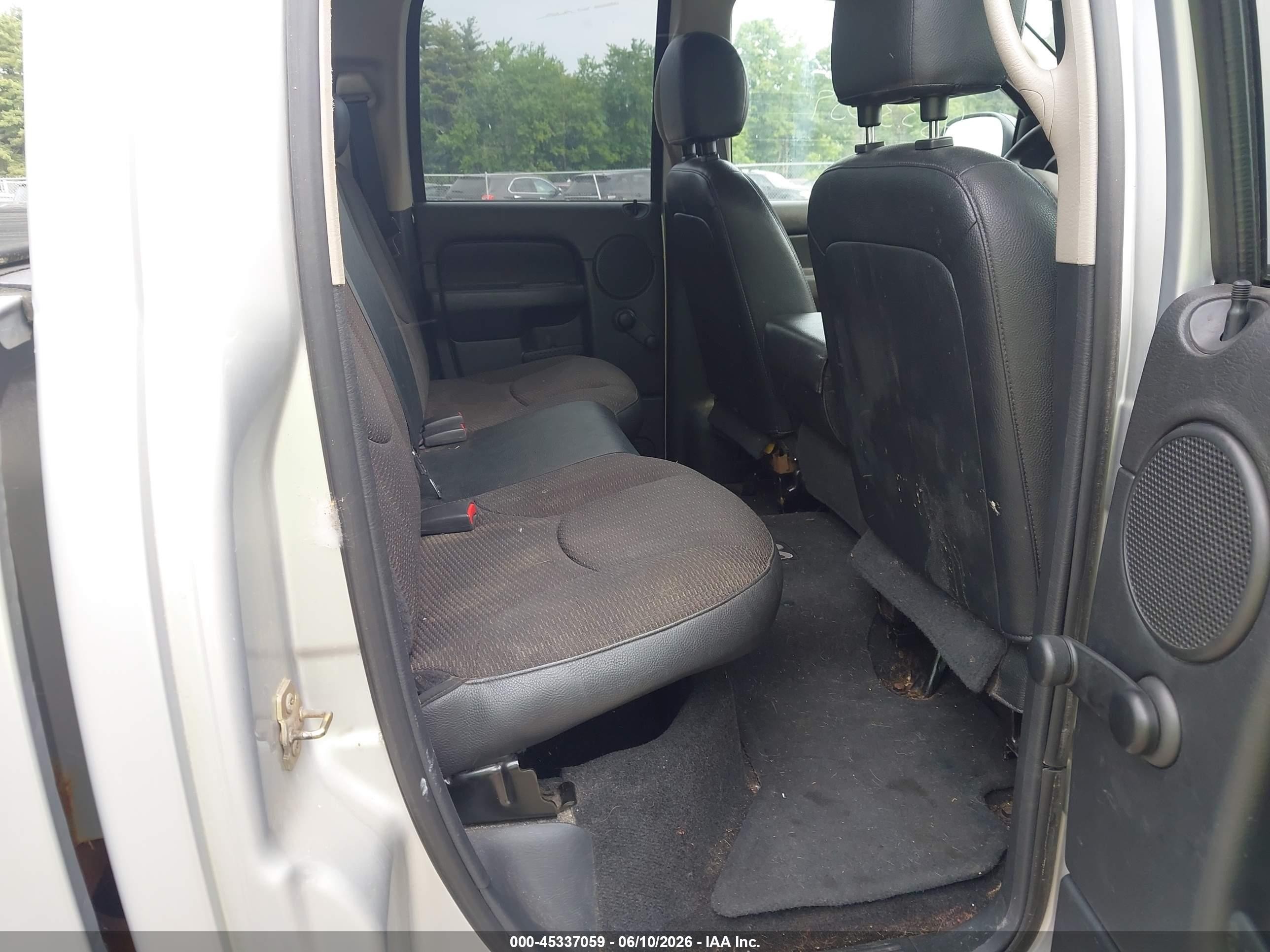 2005 Dodge Ram 1500 St Серебряный vin: 1D7HU18D65J617155