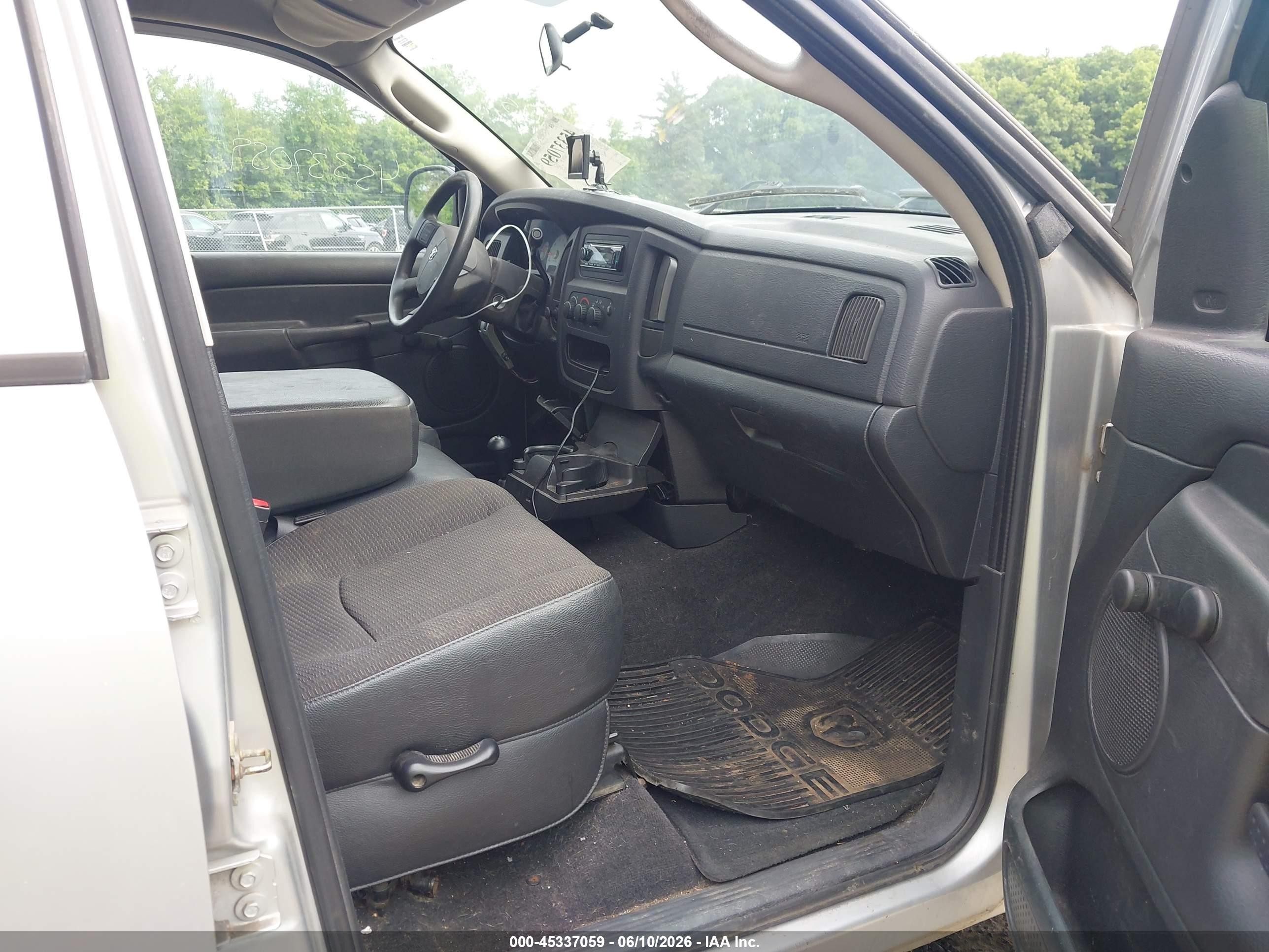 2005 Dodge Ram 1500 St Серебряный vin: 1D7HU18D65J617155