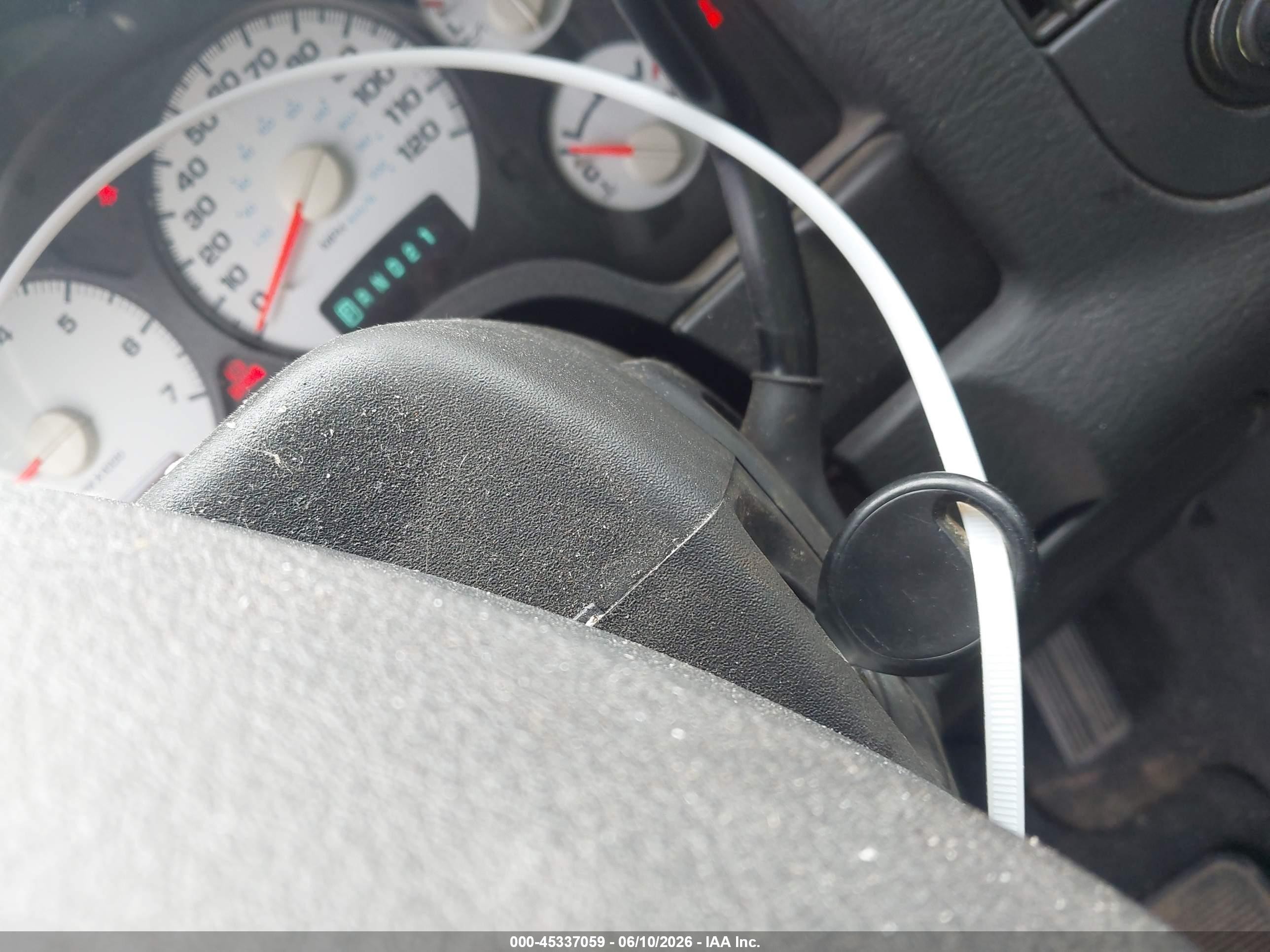 2005 Dodge Ram 1500 St Серебряный vin: 1D7HU18D65J617155
