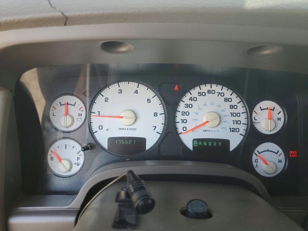 2004 Dodge Ram 1500 St Белый vin: 1D7HU18D74S513315
