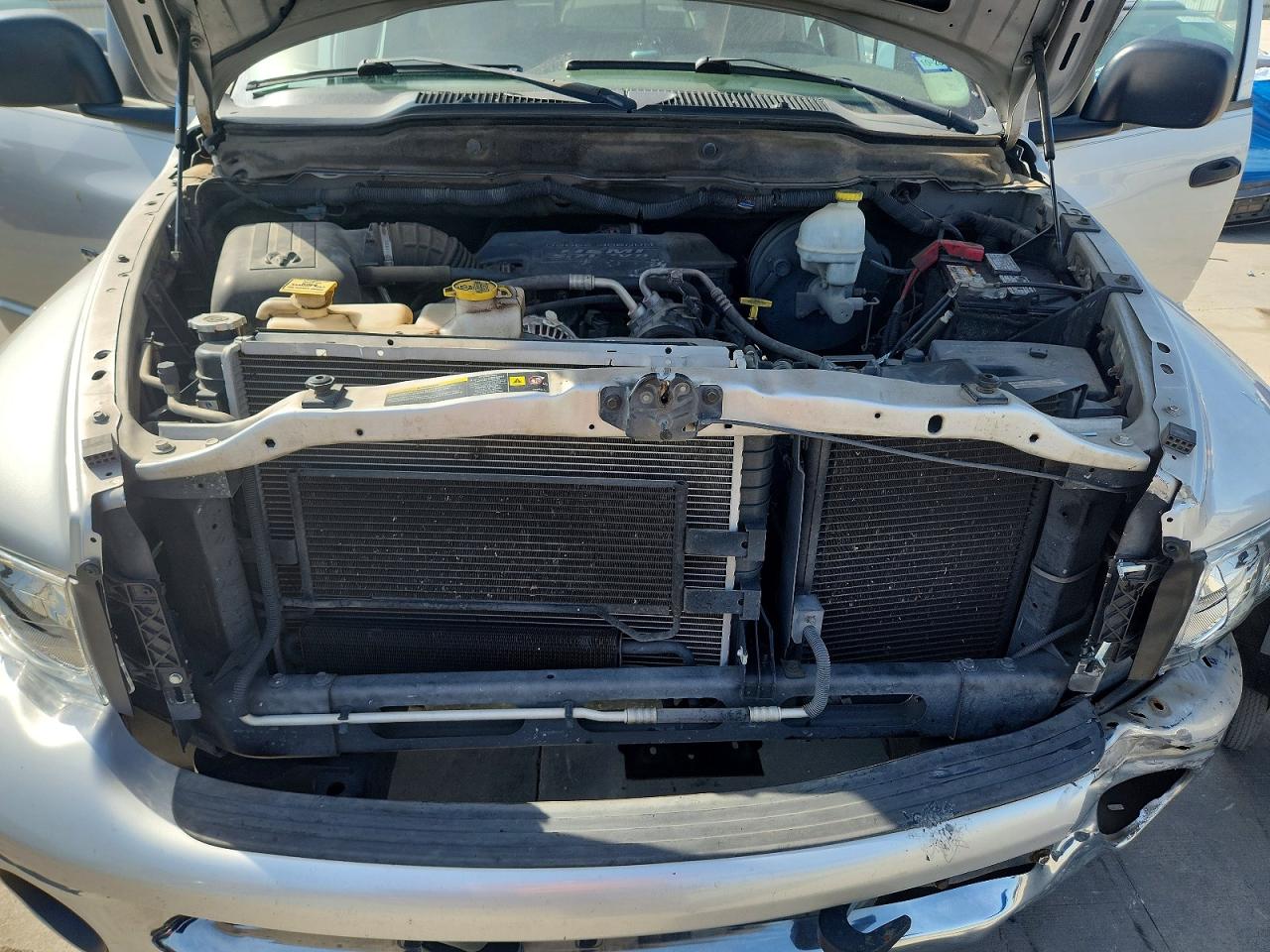 2005 Dodge Ram 1500 St Silver vin: 1D7HU18D75S241804