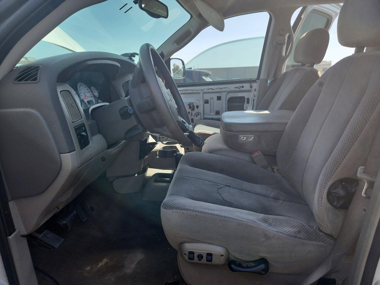 2005 Dodge Ram 1500 St Silver vin: 1D7HU18D75S241804
