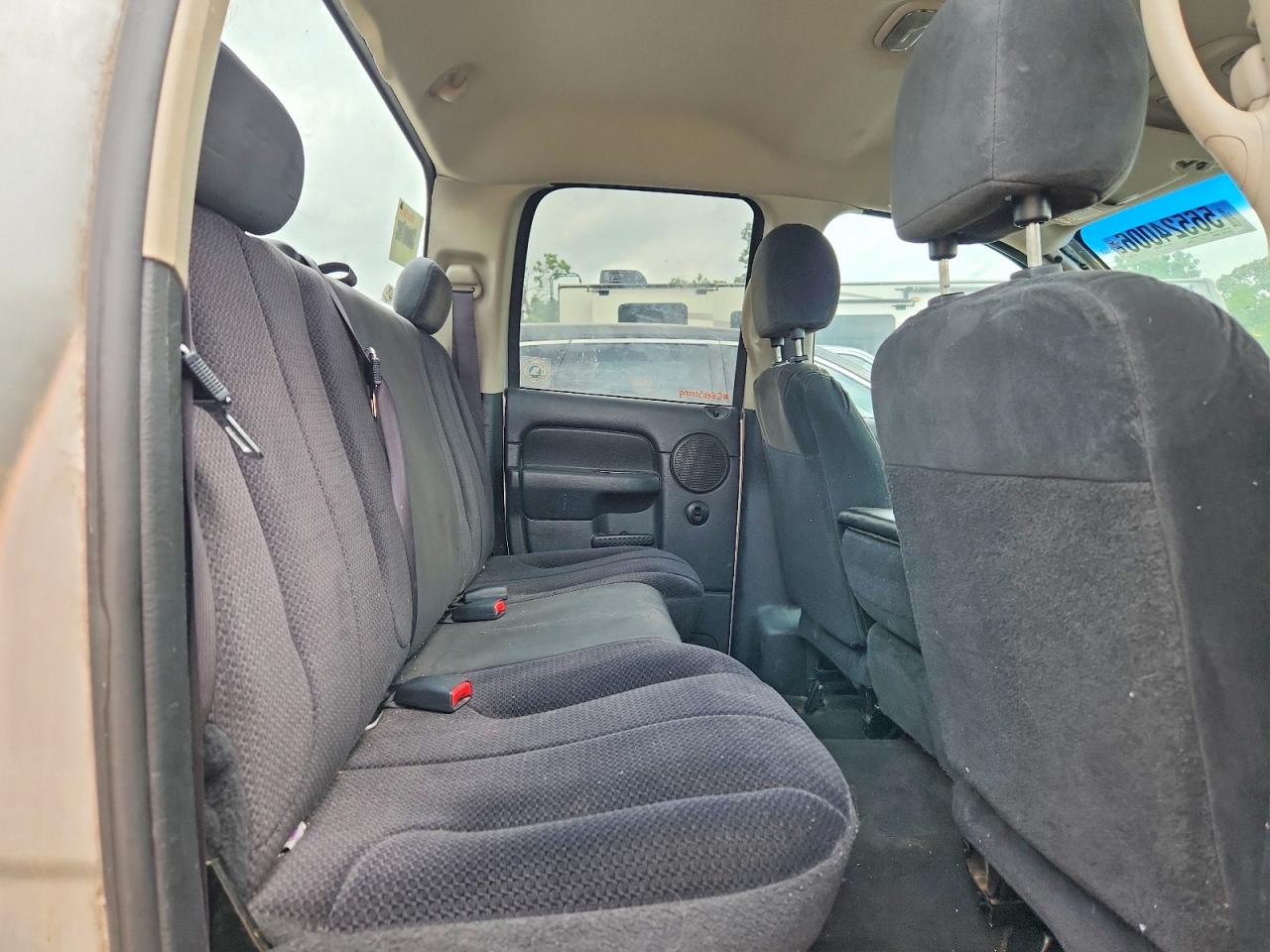 2004 Dodge Ram 1500 St/slt Two Tone vin: 1D7HU18D84J119022