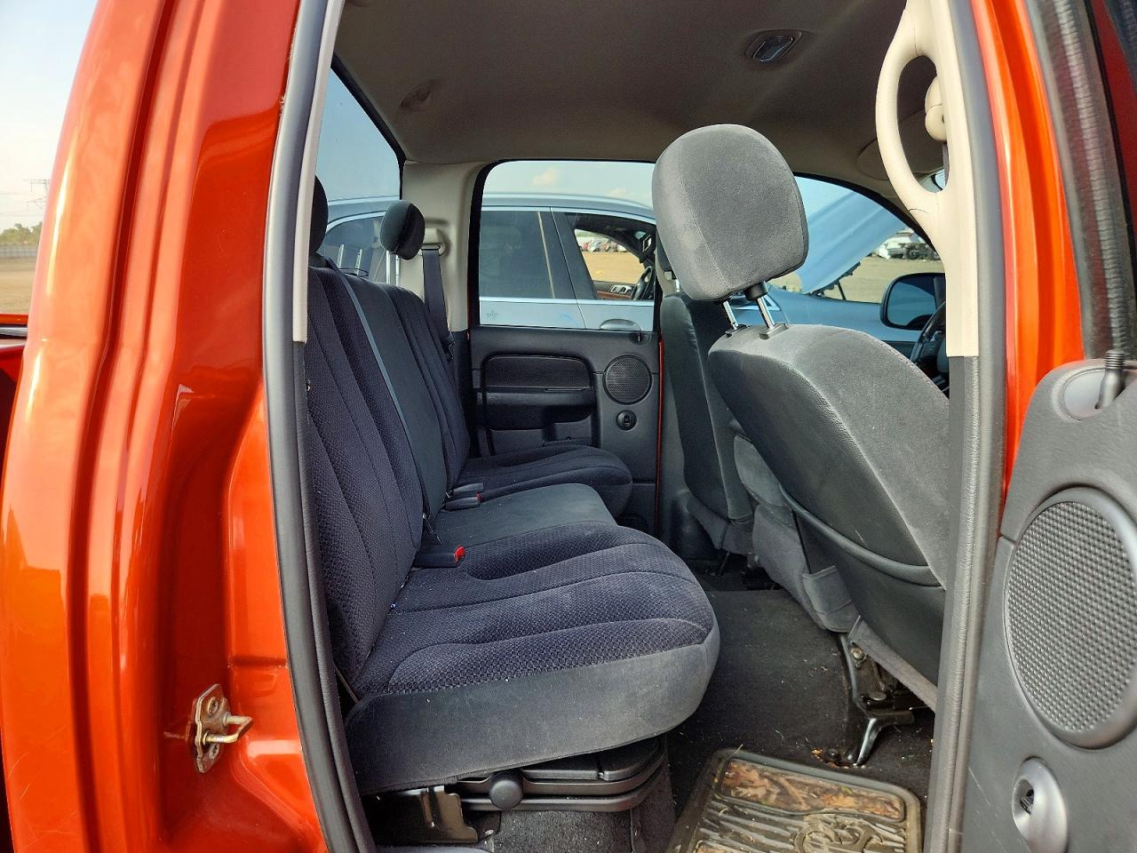 2005 Dodge Ram 1500 St Orange vin: 1D7HU18D85J602558