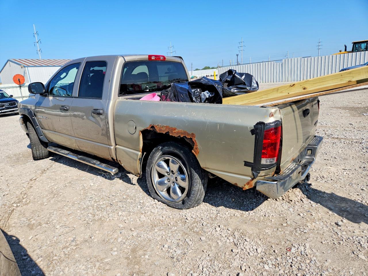 2005 Dodge Ram 1500 St Gold vin: 1D7HU18D85S272690