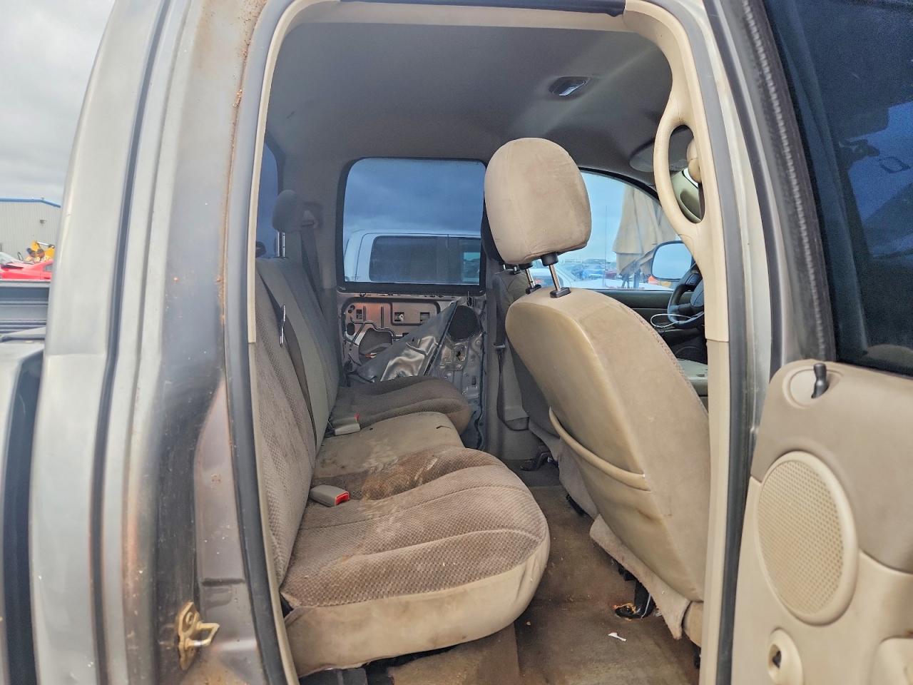 2005 Dodge Ram 1500 St Silver vin: 1D7HU18D95S128498