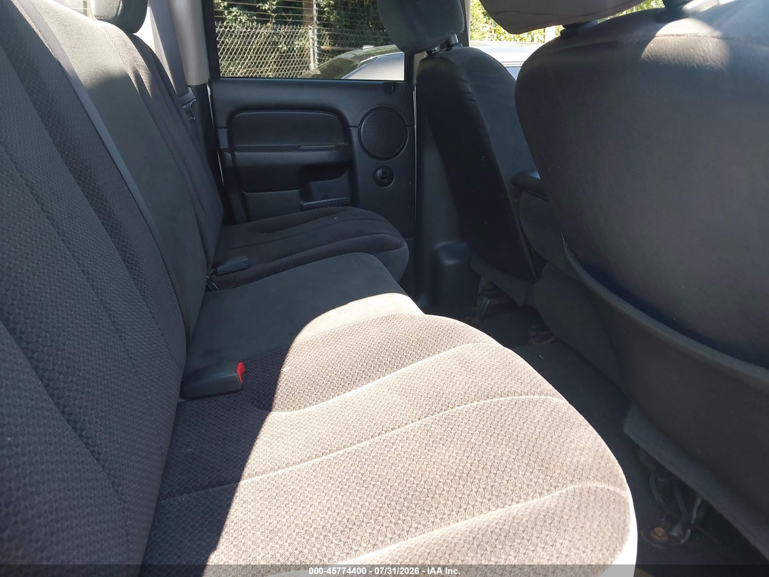 2005 Dodge Ram 1500 Slt/laramie Серебряный vin: 1D7HU18DX5J633035