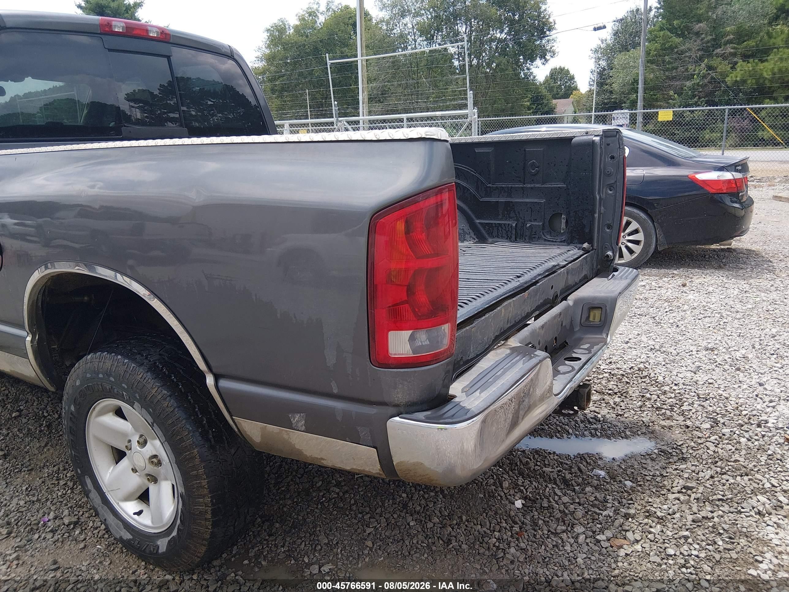 2002 Dodge Ram 1500 St Серый vin: 1D7HU18N02S655320