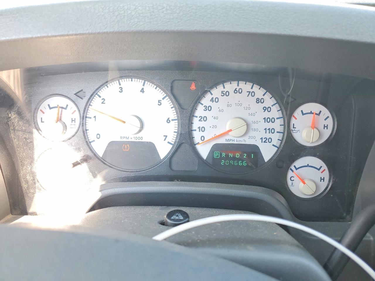 2008 Dodge Ram 1500 St Silver vin: 1D7HU18N28J145615