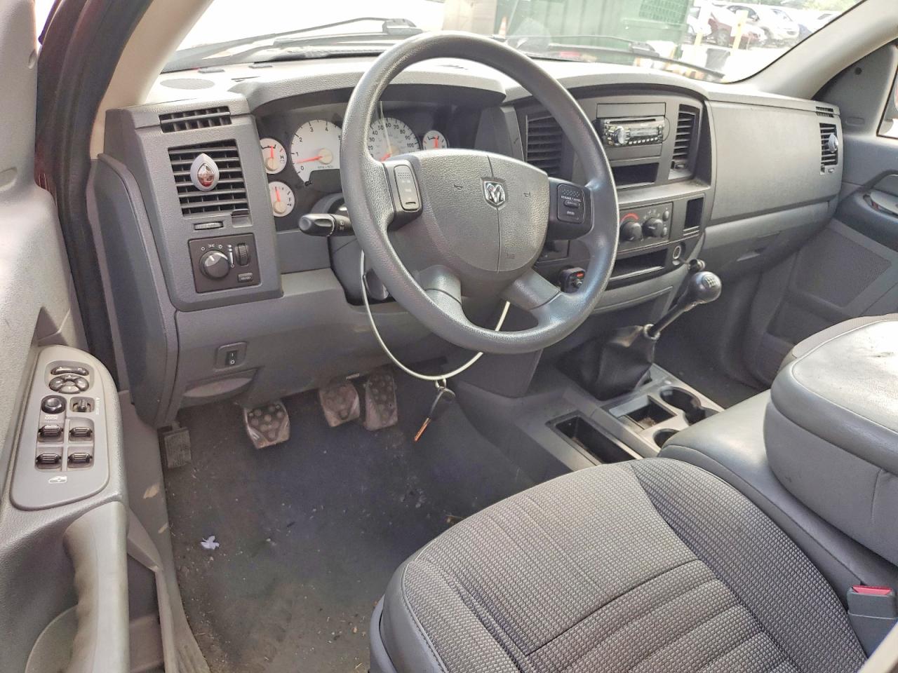 2008 Dodge Ram 1500 St Red vin: 1D7HU18N28J190215