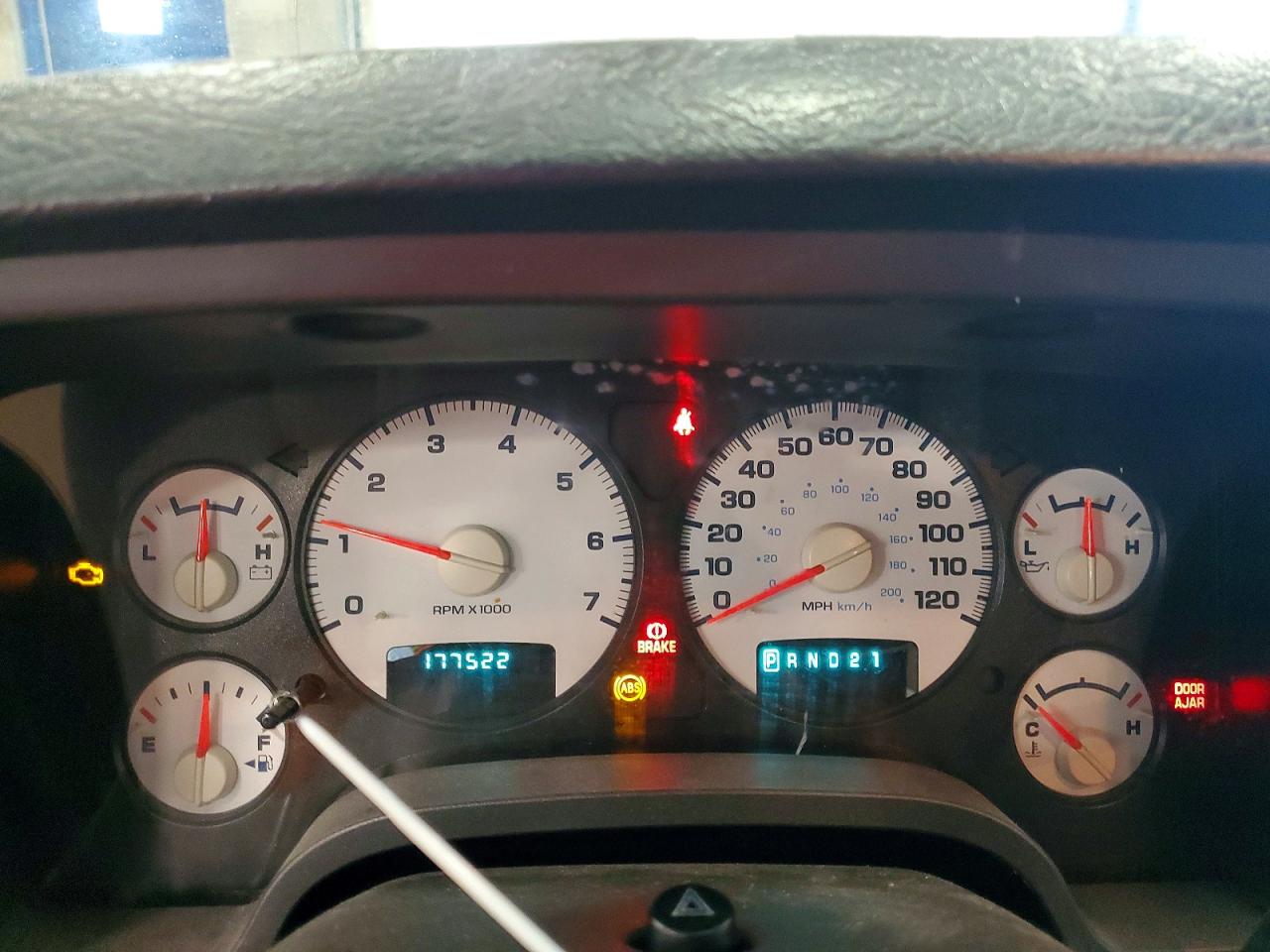 2005 Dodge Ram 1500 Red vin: 1D7HU18N35S346641