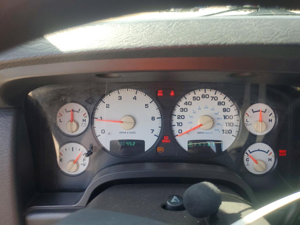 2005 Dodge Ram 1500 St Серебряный vin: 1D7HU18N45J625926