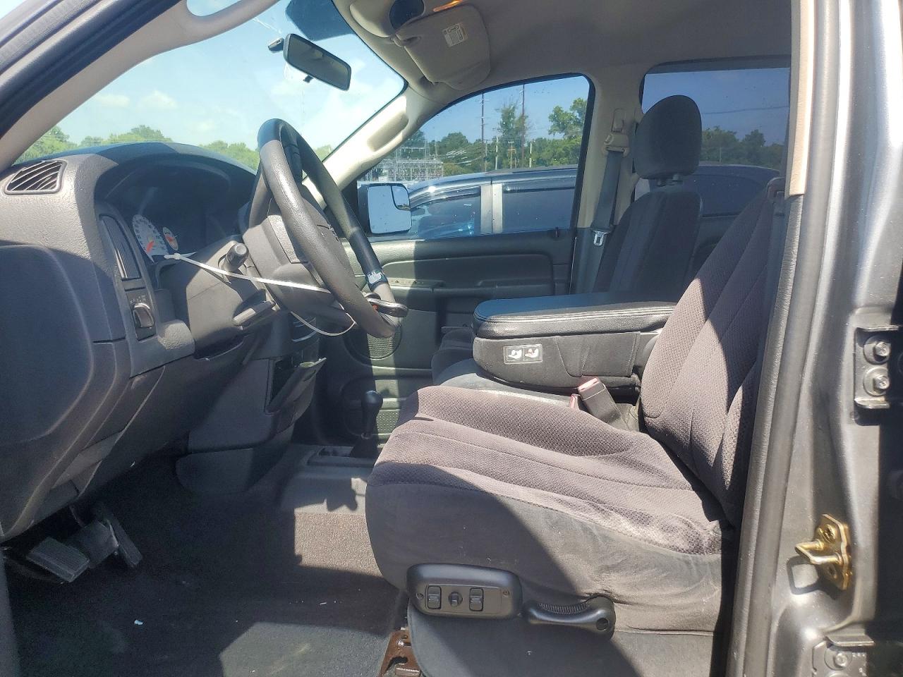 2005 Dodge Ram 1500 St Серебряный vin: 1D7HU18N45J625926